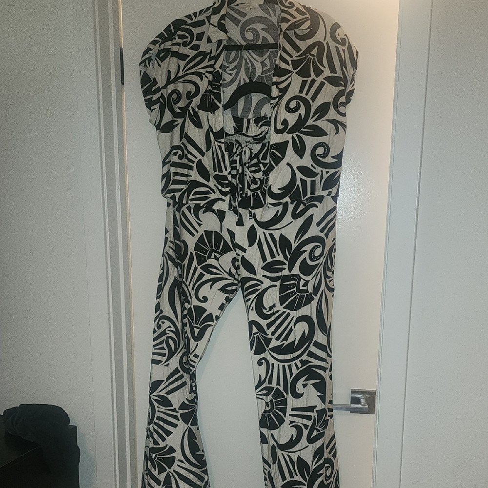 Black and White Patterned Two Piece Pants Set.